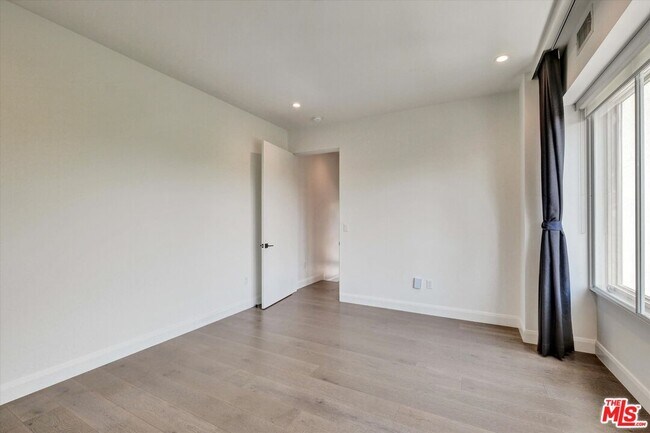 Building Photo - 1249 N Formosa Ave
