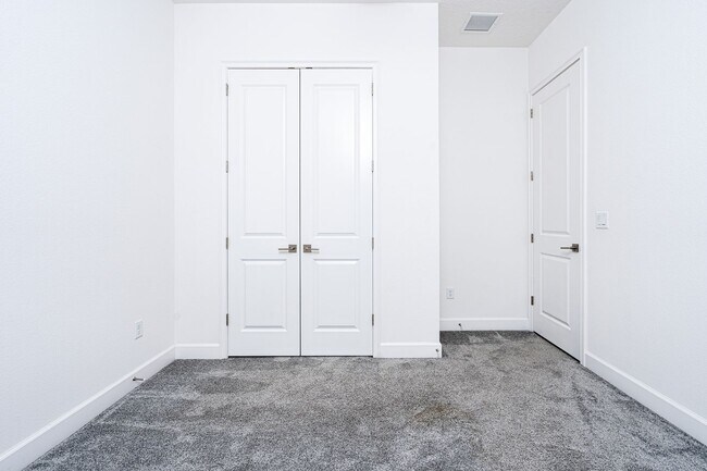 Building Photo - Luxurious Solar Powered 4 Bedroom, 3 Bath Waterfront Home with office & Upgrades Galore!