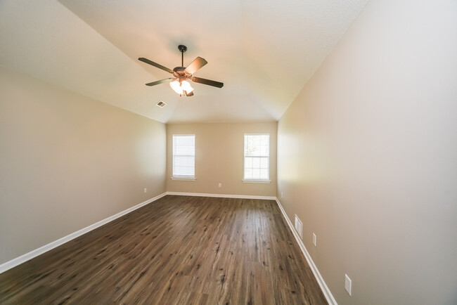 Building Photo - 5918 Keebler Dr W