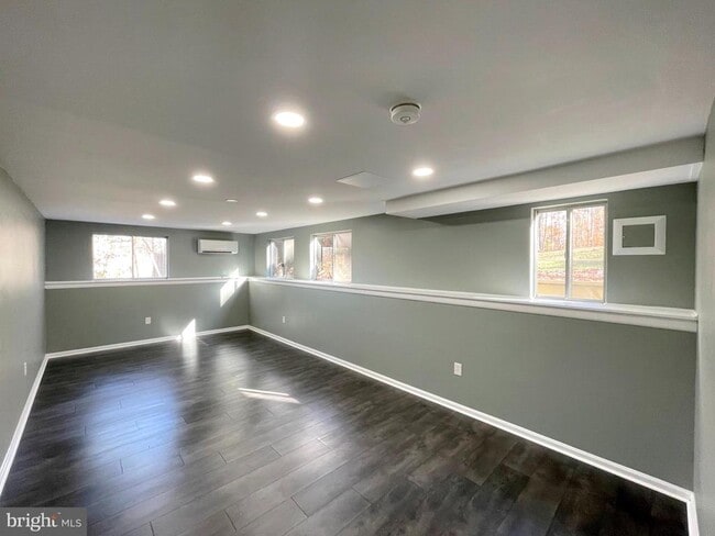 Building Photo - 9457 Boyds Turn Rd