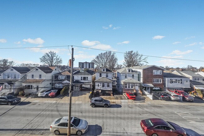 Building Photo - 416 7th St