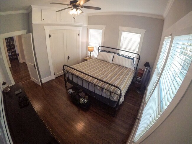 Building Photo - 210 Tabor St