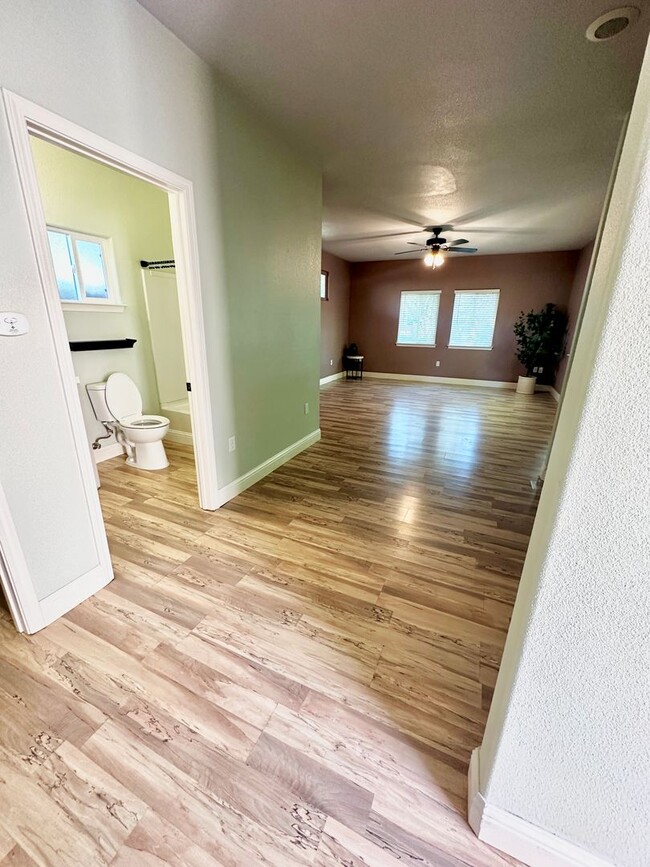 Building Photo - Spacious 1 Bedroom with RIVER TRAIL ACCESS!!
