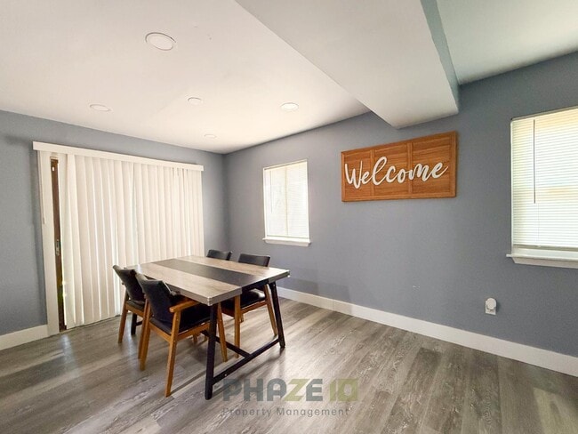 Building Photo - 9481 Cameldriver Ct