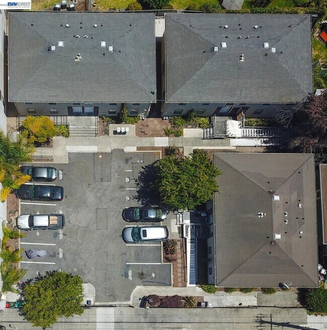 Building Photo - 2716 Adeline St