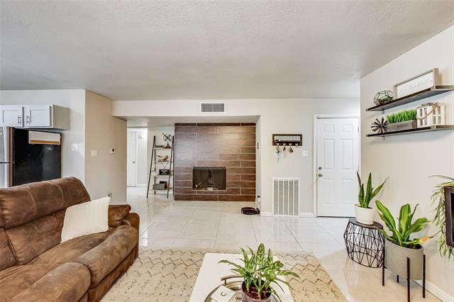 Building Photo - 3005 Weather Vane Ln