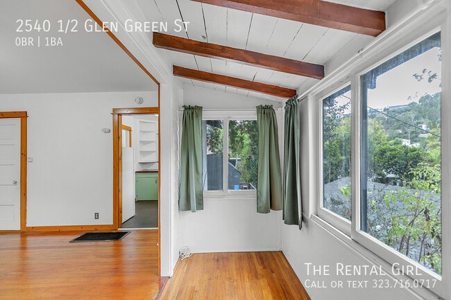 Building Photo - 2540 1/2 Glen Green St-