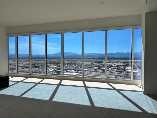 Building Photo - 2bd/2ba Condo - Modern High-Rise Living in the Heart of the Las Vegas Strip