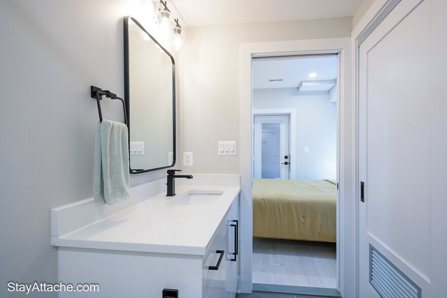 Building Photo - 2301 Ontario Rd NW