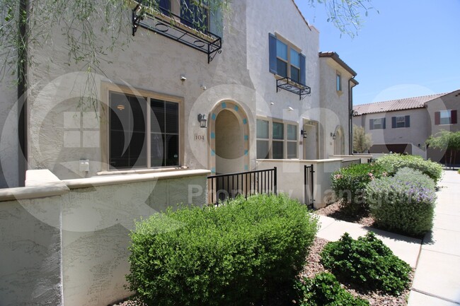 Building Photo - 2664 S Peppertree Dr