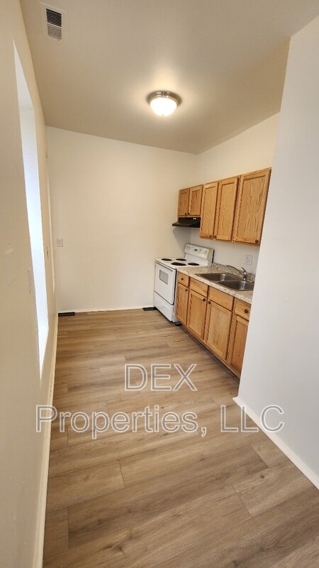 Building Photo - 1320 Academy Ave