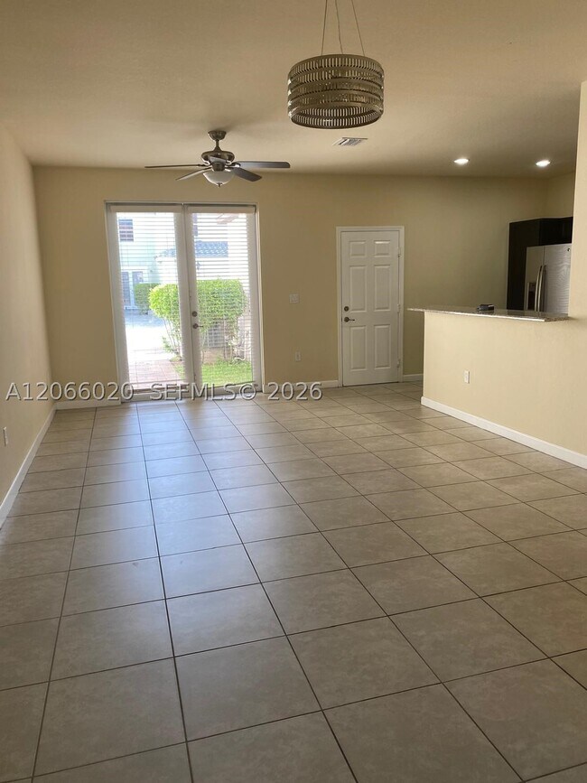 Building Photo - 9438 SW 171st Ct