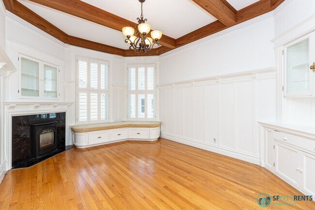 Building Photo - Mission District: Top Floor Flat Above Blondie's Bar w/ Formal Dining Room & W/D in unit