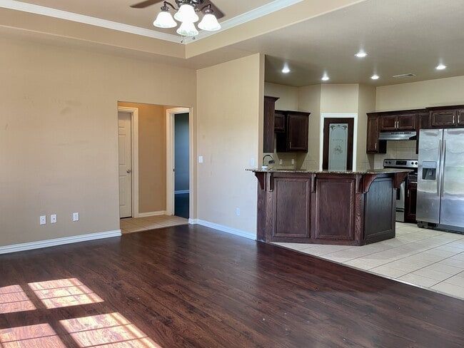 Building Photo - 408 Boggy Creek Dr