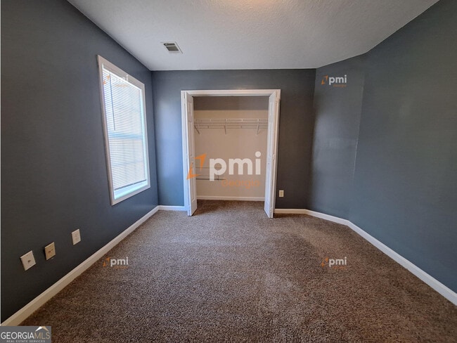 Building Photo - 1311 Vine Cir