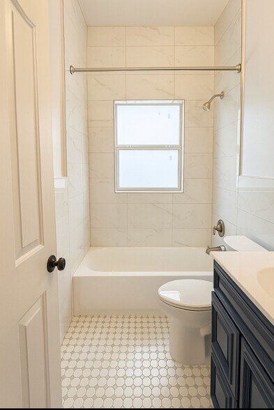 Building Photo - 4102 W Sevilla St