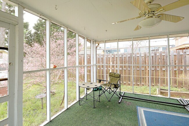 Building Photo - Pet-Friendly Woolen Mills Home Near Local Favorites