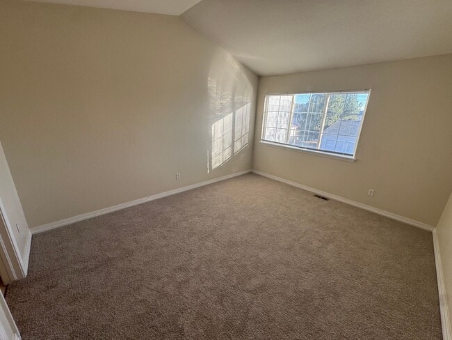 Building Photo - Spacious Townhome in Parker