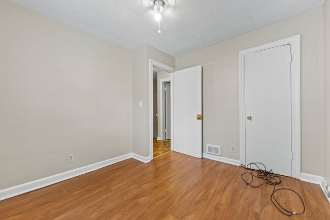 Building Photo - Charming Townhome on S. 16th Street!