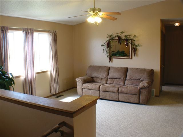 Building Photo - 4 BED | 2 BATH | SINGLE GARAGE | RAPID VALLEY