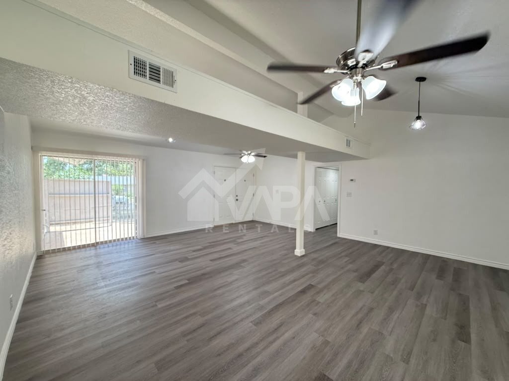 Building Photo - 8007 Lake Forest Dr