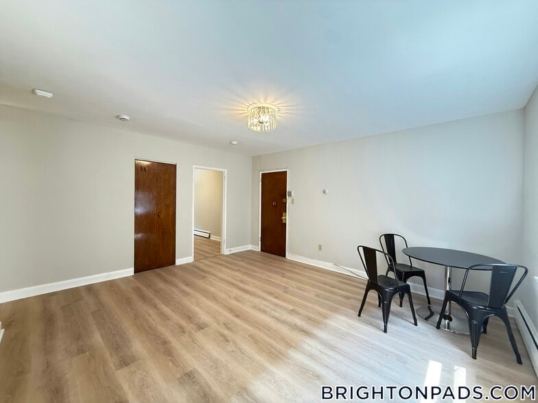 Building Photo - 63 Selkirk Rd