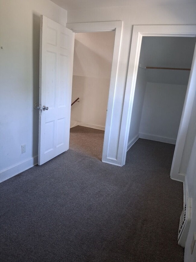 Building Photo - Charming 2-Bedroom Home in Rockford – Upda...