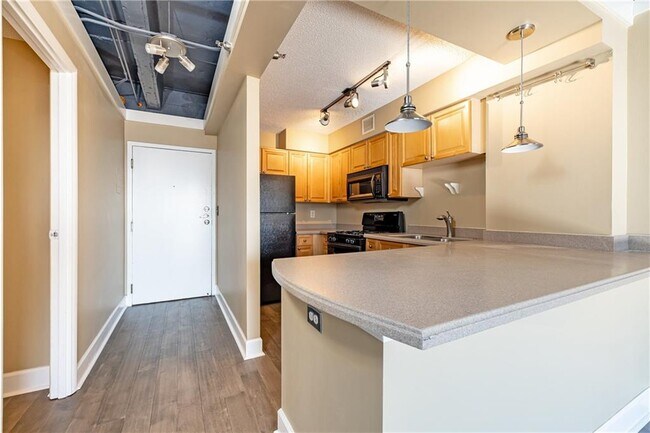 Building Photo - 2479 Peachtree Rd NE