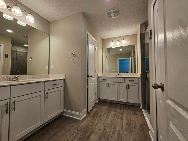 Building Photo - Sawmill Branch 4 Bedroom 2 Bath 3 Car Garage Home