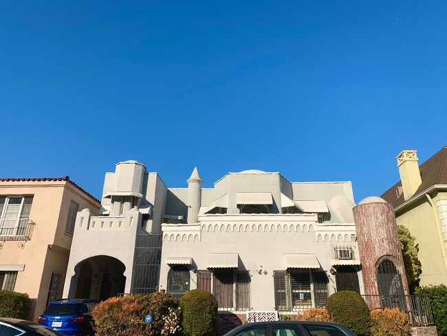 Building Photo - Welcome to Your New Home: Stunning Apartments in Orange St.