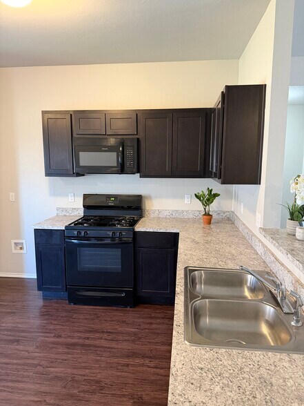 Building Photo - 10708 SW 23rd Pl