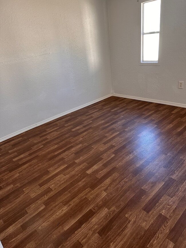 Building Photo - GREAT LOCATION! 2-Bedroom/ 1-Bath