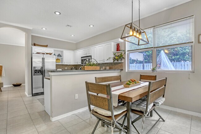 Building Photo - 10751 Oak Bend Way