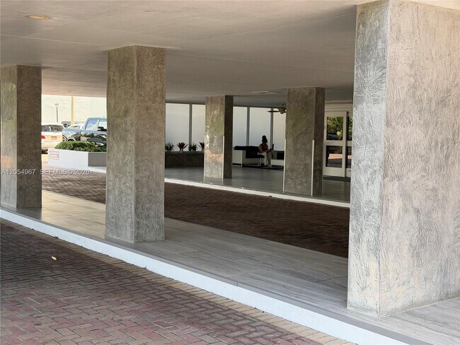 Building Photo - 3850 Galt Ocean Dr