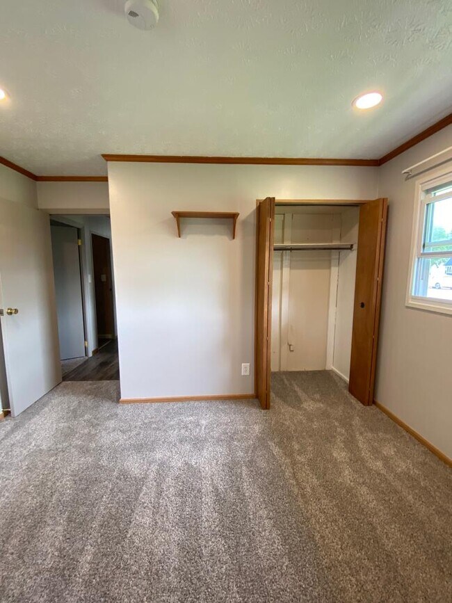 Building Photo - 4370 Circle Dr