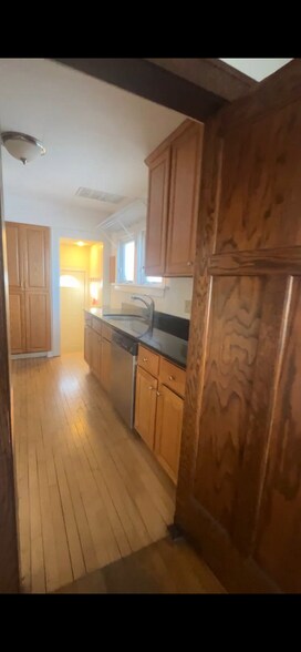 Building Photo - 2502 Kendall Ave