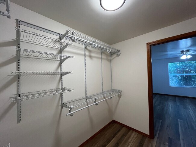 Building Photo - Updated 1st floor 1 X 1 Beaverton Condo! Close to Downtown Beaverton! Spacious & Open, Close to N...
