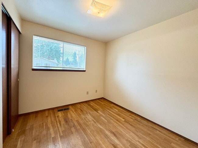 Building Photo - Bellevue Home
