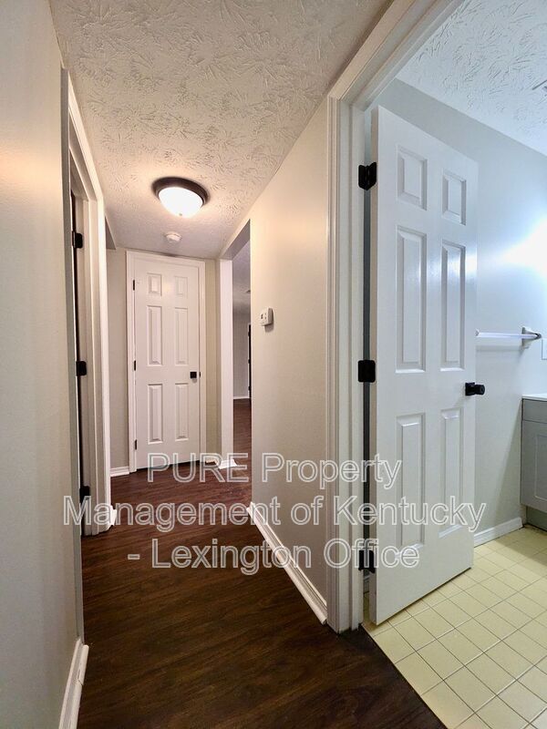 Building Photo - 356 Redding Rd