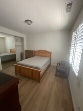 Building Photo - 14925 Shoreham St