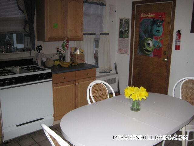 Building Photo - 94 Hillside St