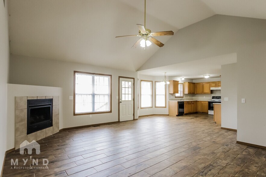 Building Photo - 418 Century Pl