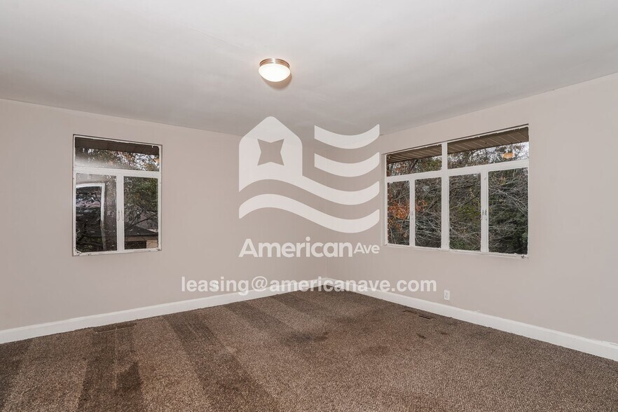 Building Photo - 290 Lilly Ave