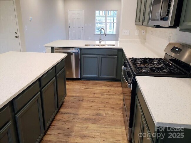 Building Photo - 543 San Marco Dr