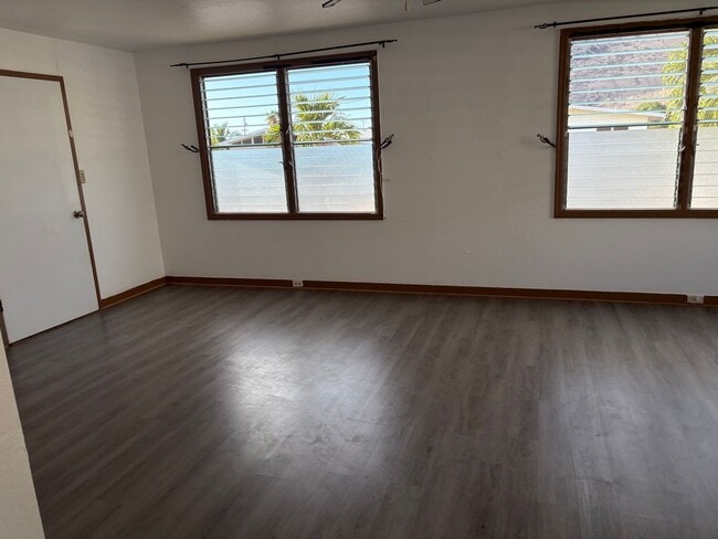 Building Photo - Three Bedroom Home