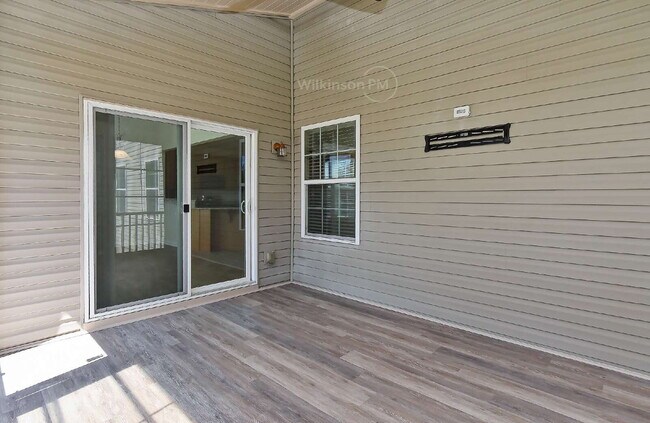 Building Photo - Beautiful 3,409 sqft 5-bedroom 3-bath Exec...