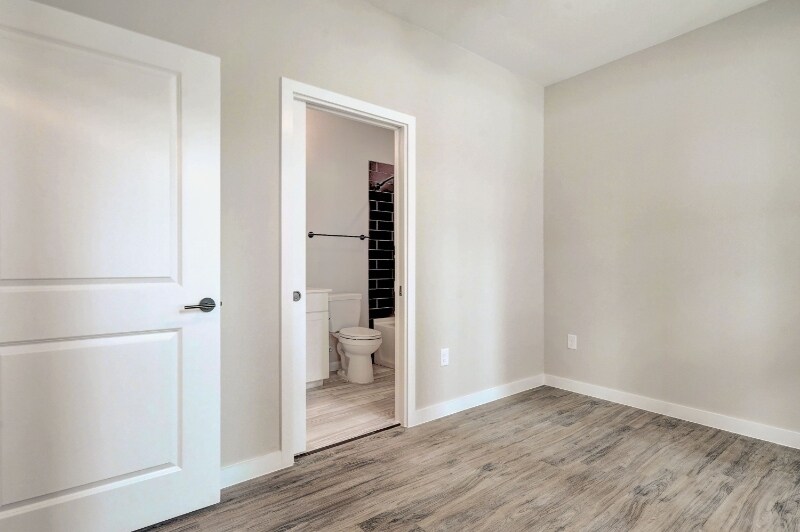 Building Photo - 3809 Valley View Rd