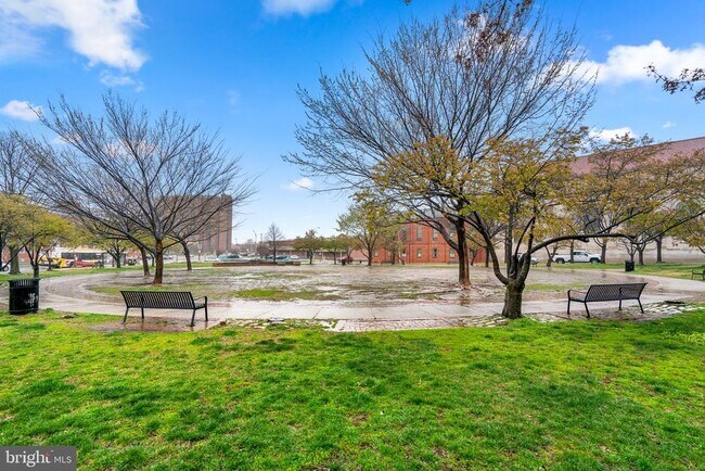 Building Photo - 1120 S Kenwood Ave