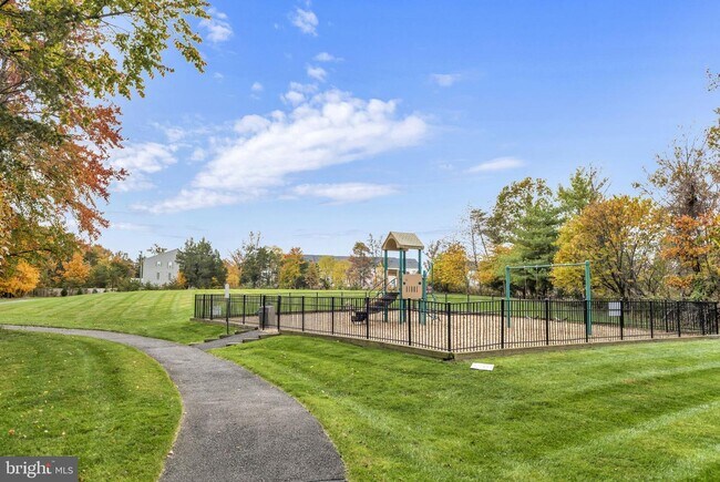 Building Photo - 22855 Oakgrove Rd