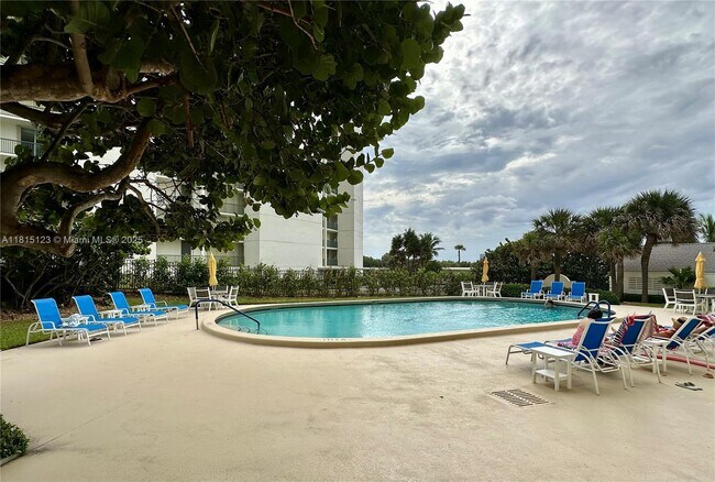 Building Photo - 5420 N Ocean Dr